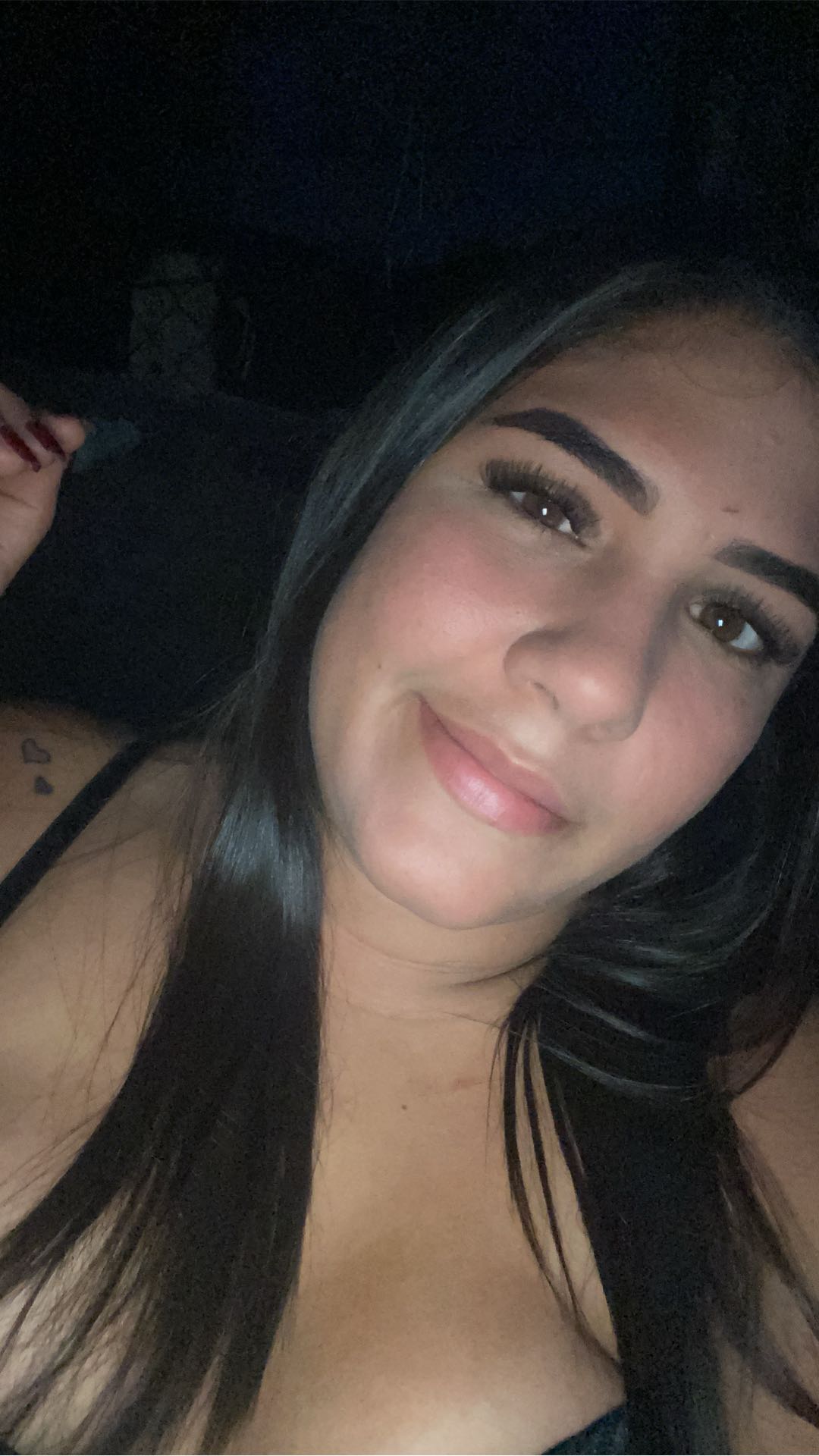 Reina from Colombia — real person online now on PeachMatch