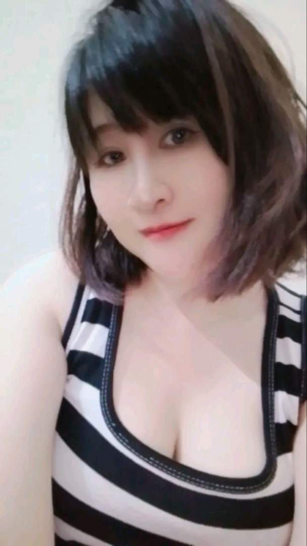 Lucky — real girl from Vietnam online for 1v1 video chat