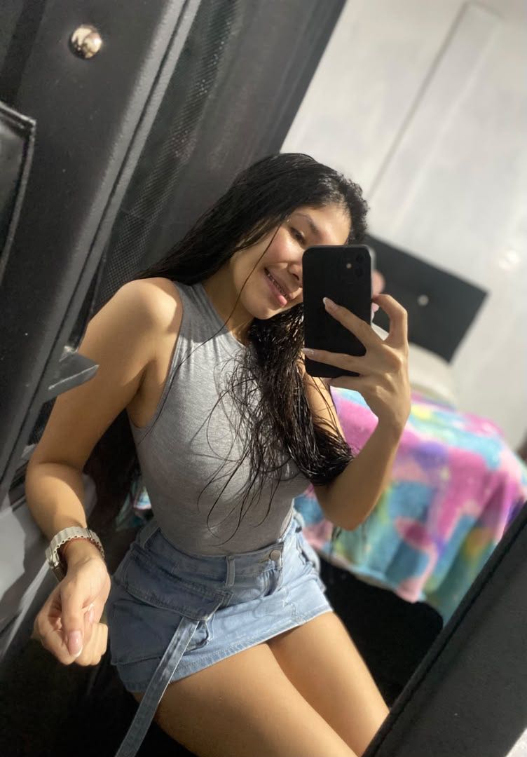 Sofi from Venezuela, ready for a friendly one-to-one chat