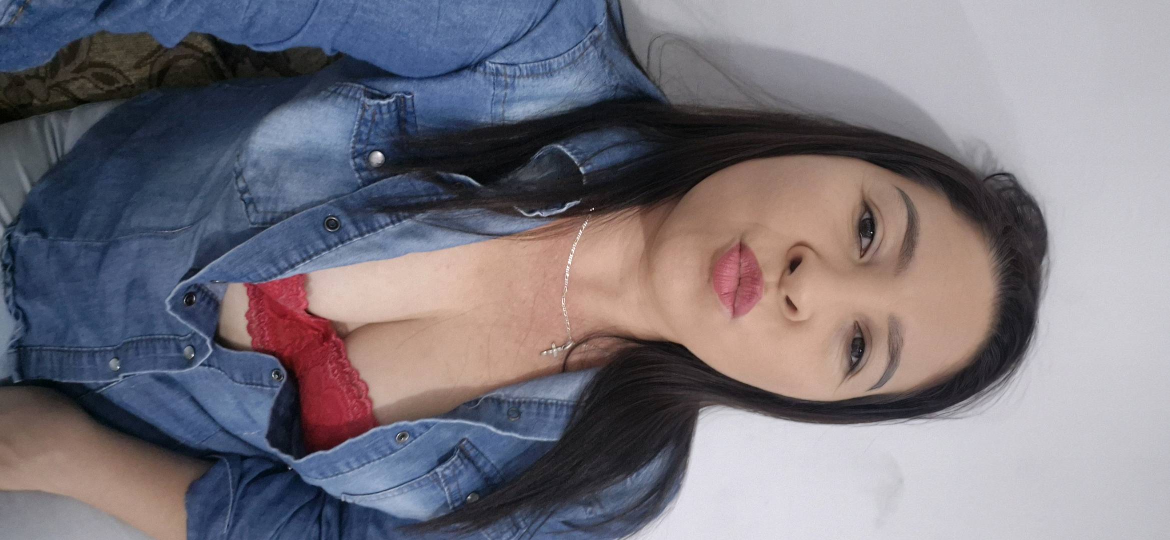 Ade — real girl from Venezuela online for 1v1 video chat