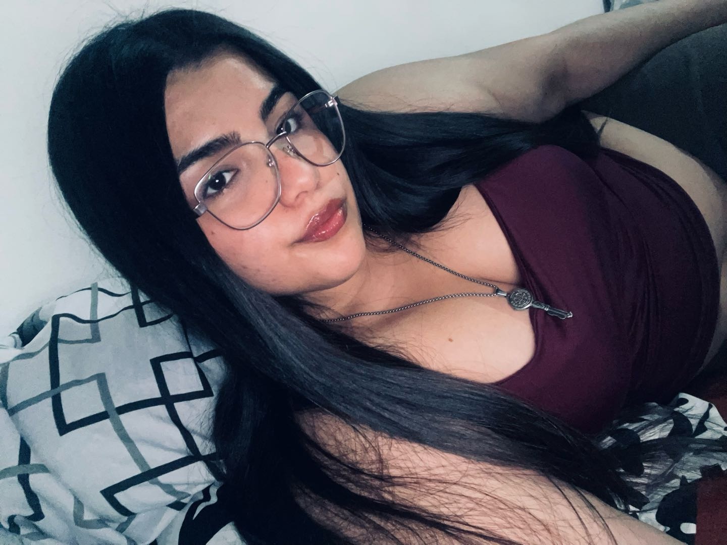 Naty from Colombia — real person online now on PeachMatch