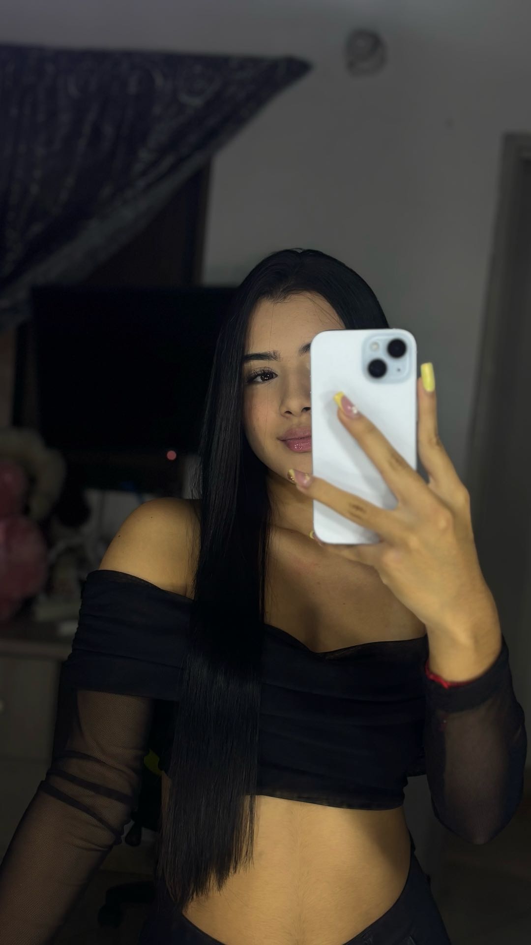 Dulce — real girl from Colombia online for 1v1 video chat