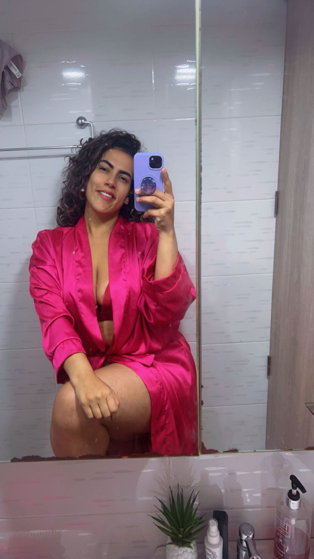 Malva from Colombia — real person online now on PeachMatch