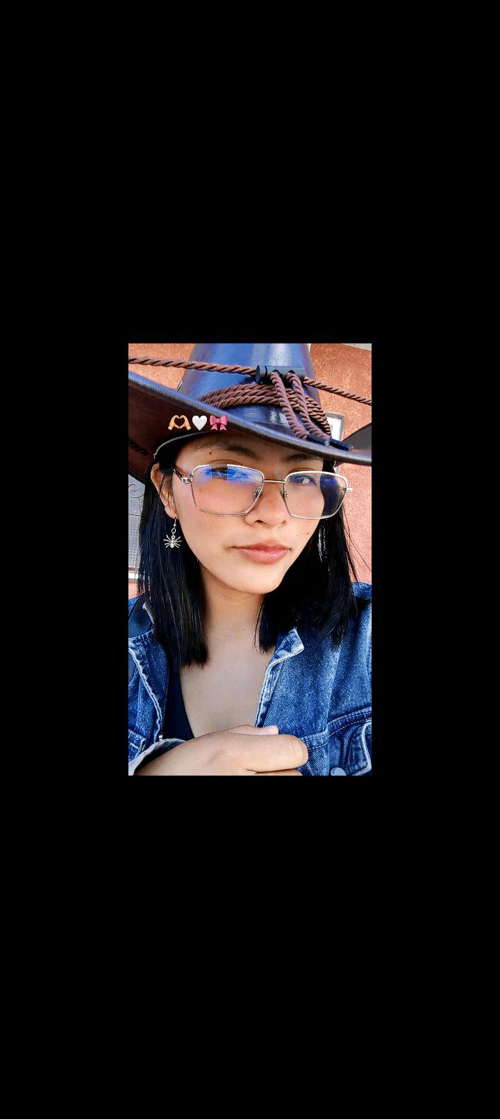 Luna — real girl from Bolivia online for 1v1 video chat