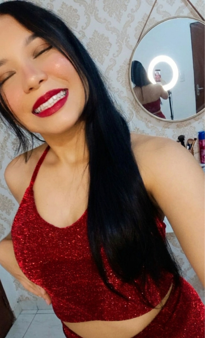 Roxy from Venezuela — real person online now on PeachMatch