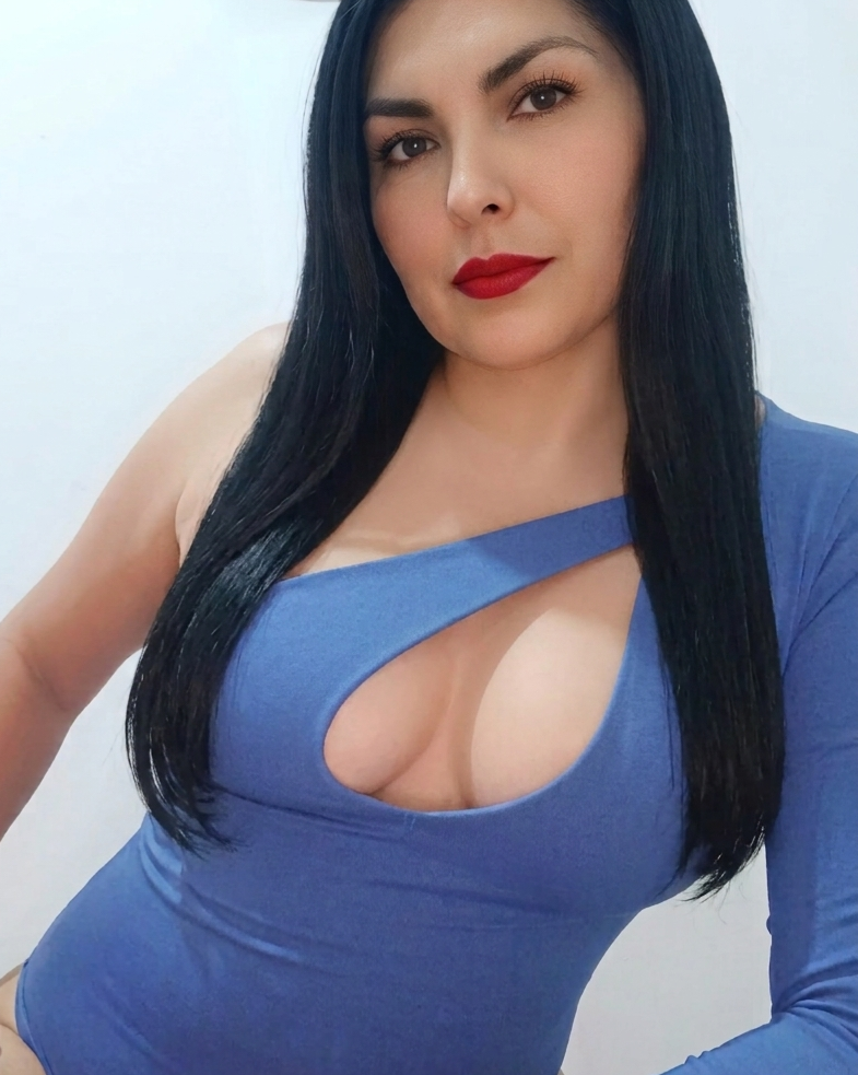 Ginna — real girl from Venezuela online for 1v1 video chat