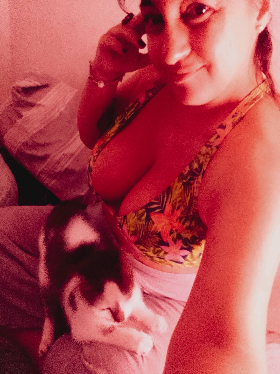 Mia from Argentina — real person online now on PeachMatch