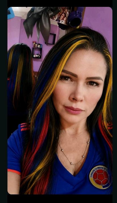 Liz — real girl from Colombia online for 1v1 video chat