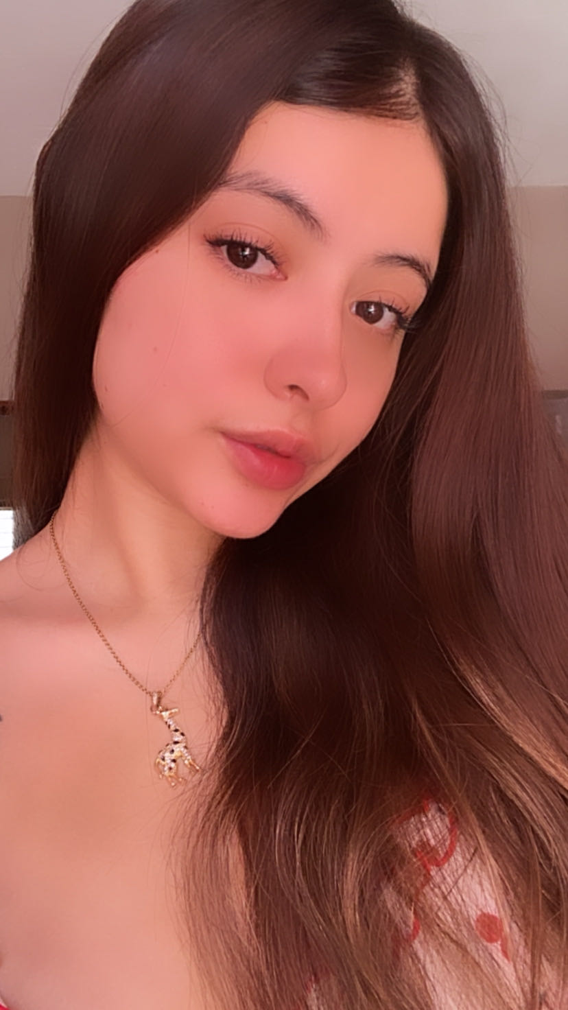 Live video chat with girls: verified profile portrait