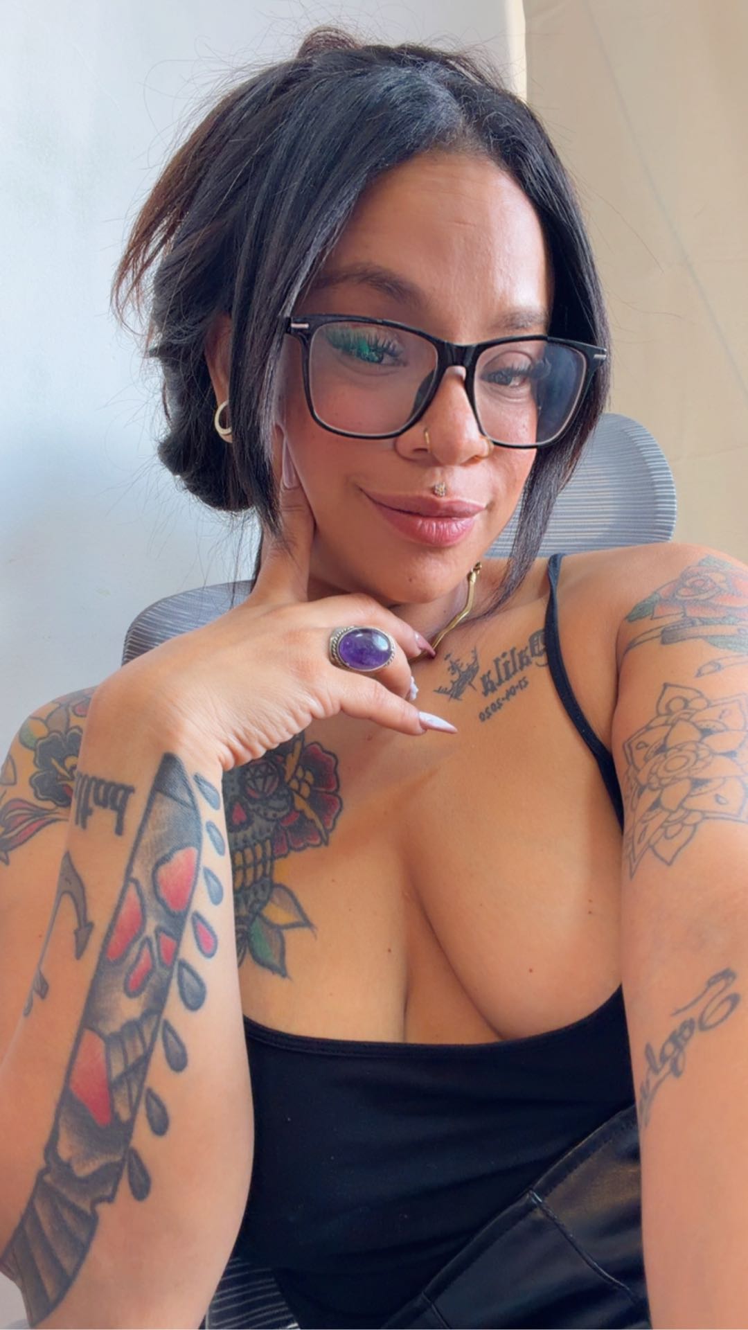 Ali, verified and online for video chat