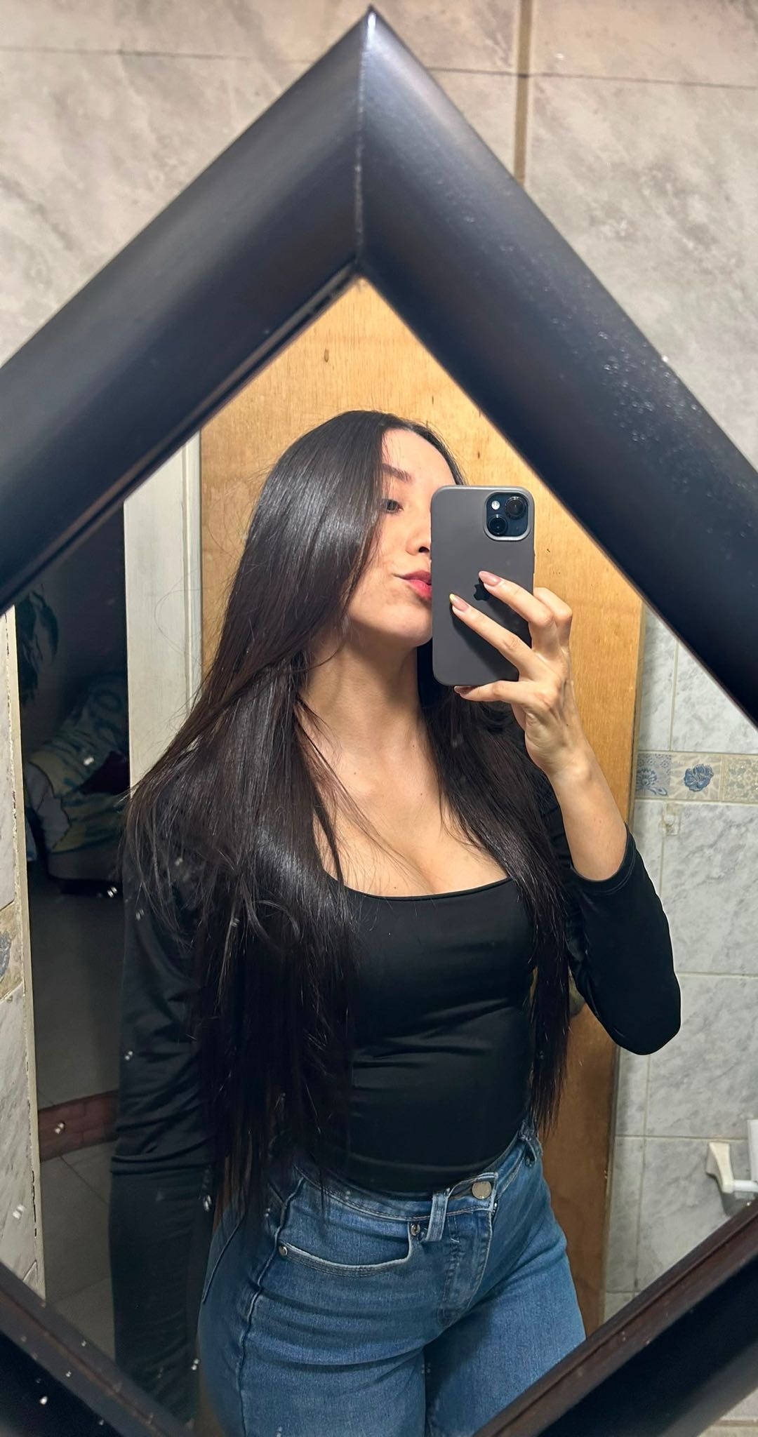 Pamela from Venezuela, online host